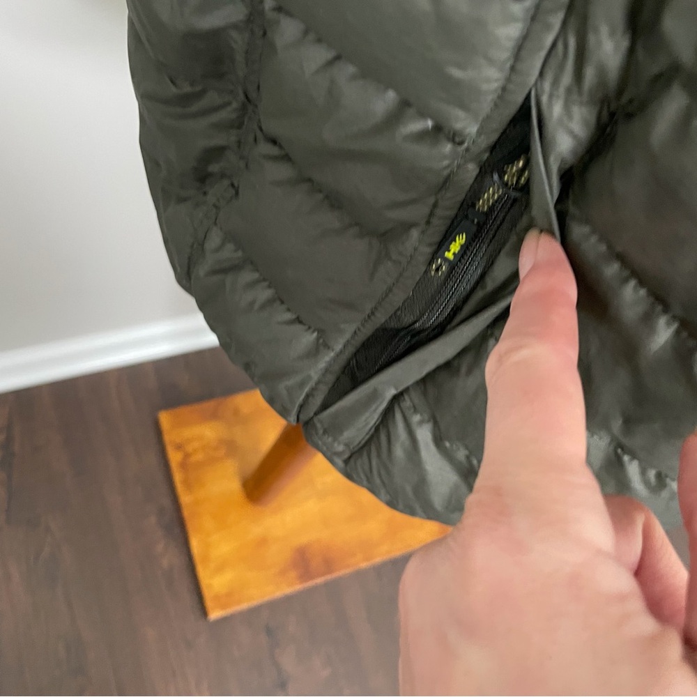 Hawk & Co Vest Puffer Reversible Duck Down Pockets Lightweight Olive Green Tan - Picture 7 of 15